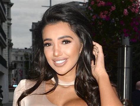 chloe khan net worth